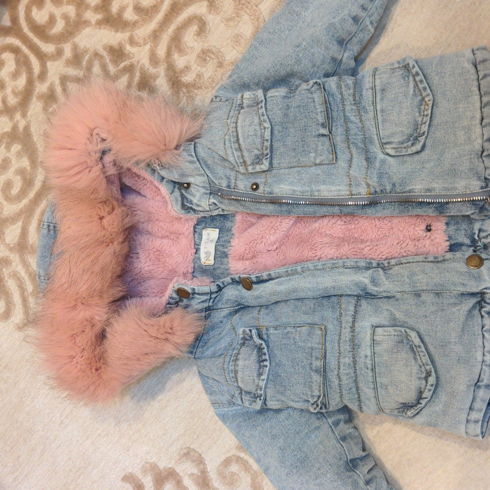 Beautiful denim and fur winter jacket size 5 but fits more like 3-4t